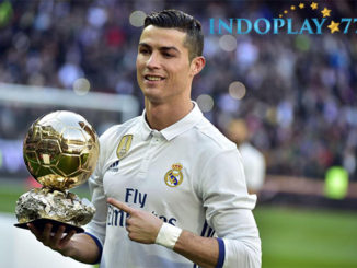 Agen Bola Online - Cristiano Ronaldo Siap Bermain Kembali. Baru-baru ini Cristiano Ronaldo dikabarkan telah ikut kembali berlatih bersama tim Real Madrid, usai membela Timnas Portugal pada ajang Kualifikasi Piala Dunia 2018.