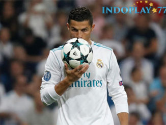 Agen Bola Online  - Cristiano Ronaldo Sepakat Tunda Bahas Kontrak Baru. Menurut kabar yang beredar di Spanyol, Ronaldo telah sepakat untuk menunda negosiasi soal kontrak baru dengan Real Madrid sampai akhir musim depan.