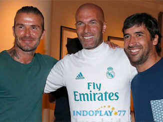 Agen Bola Online - Beckham : Saya Bangga Dengan Zidane. Mantan pemain bintang Real Madrid, David Beckham merasa bangga dengan Zidane yang saat ini menangani El Real. Pasalnya setelah di tangani pelatih asal Perancis tersebut Real Madrid tampil semakin gemilang baik di La Liga maupun Liga Eropa.